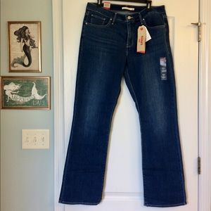 Size 18W Levi’s shopping bootcut jeans